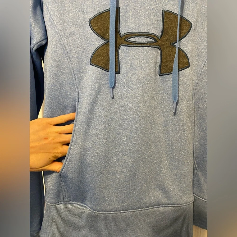 5/$20! Under Armour Hoodie - Picture 4 of 5